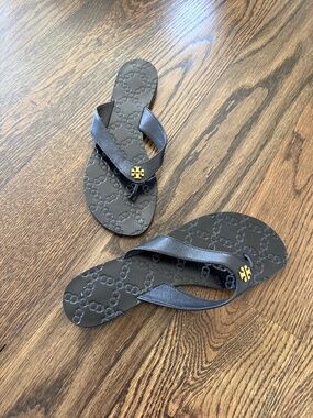 Tory Burch Black Sandals with Gold Logo MONROE FLIP FLOP